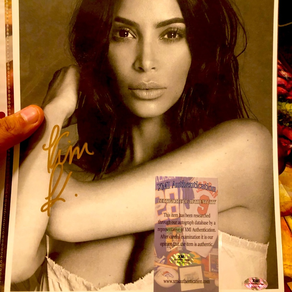 Kim kardashian signed ✍🏼 with COA